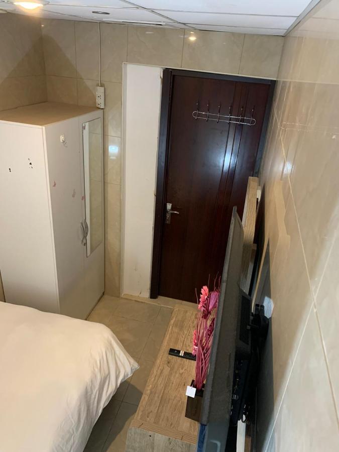 Small Budget Rooms For 'Girls' Only In Dubai, Marina Exterior foto