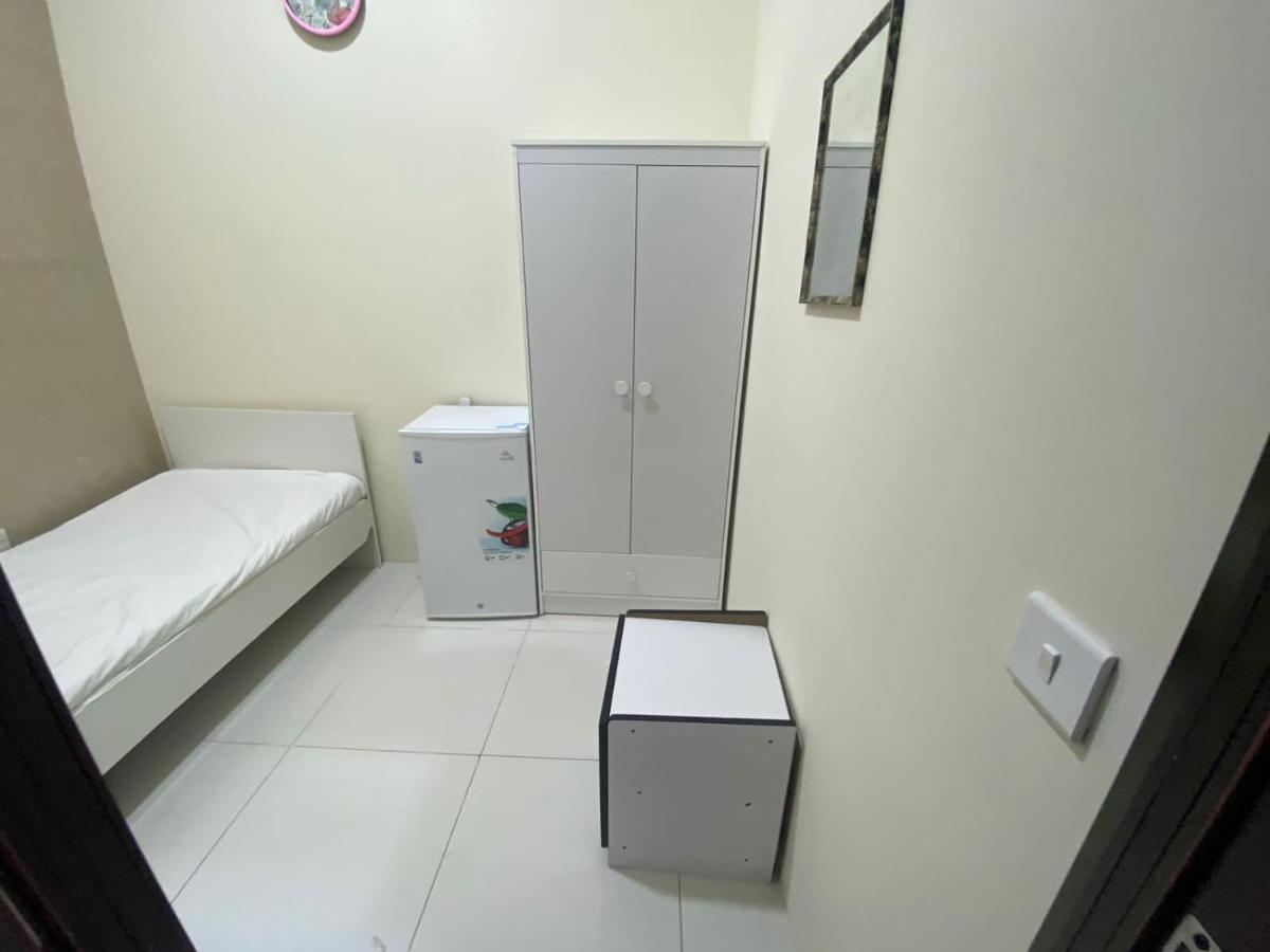 Small Budget Rooms For 'Girls' Only In Dubai, Marina Exterior foto