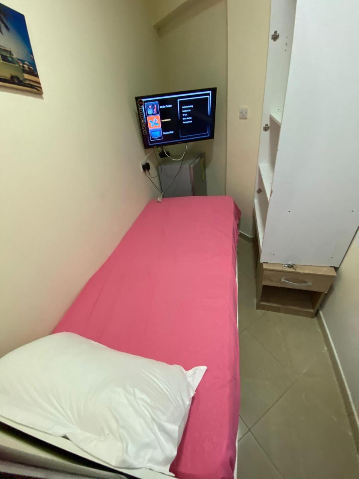 Small Budget Rooms For 'Girls' Only In Dubai, Marina Exterior foto