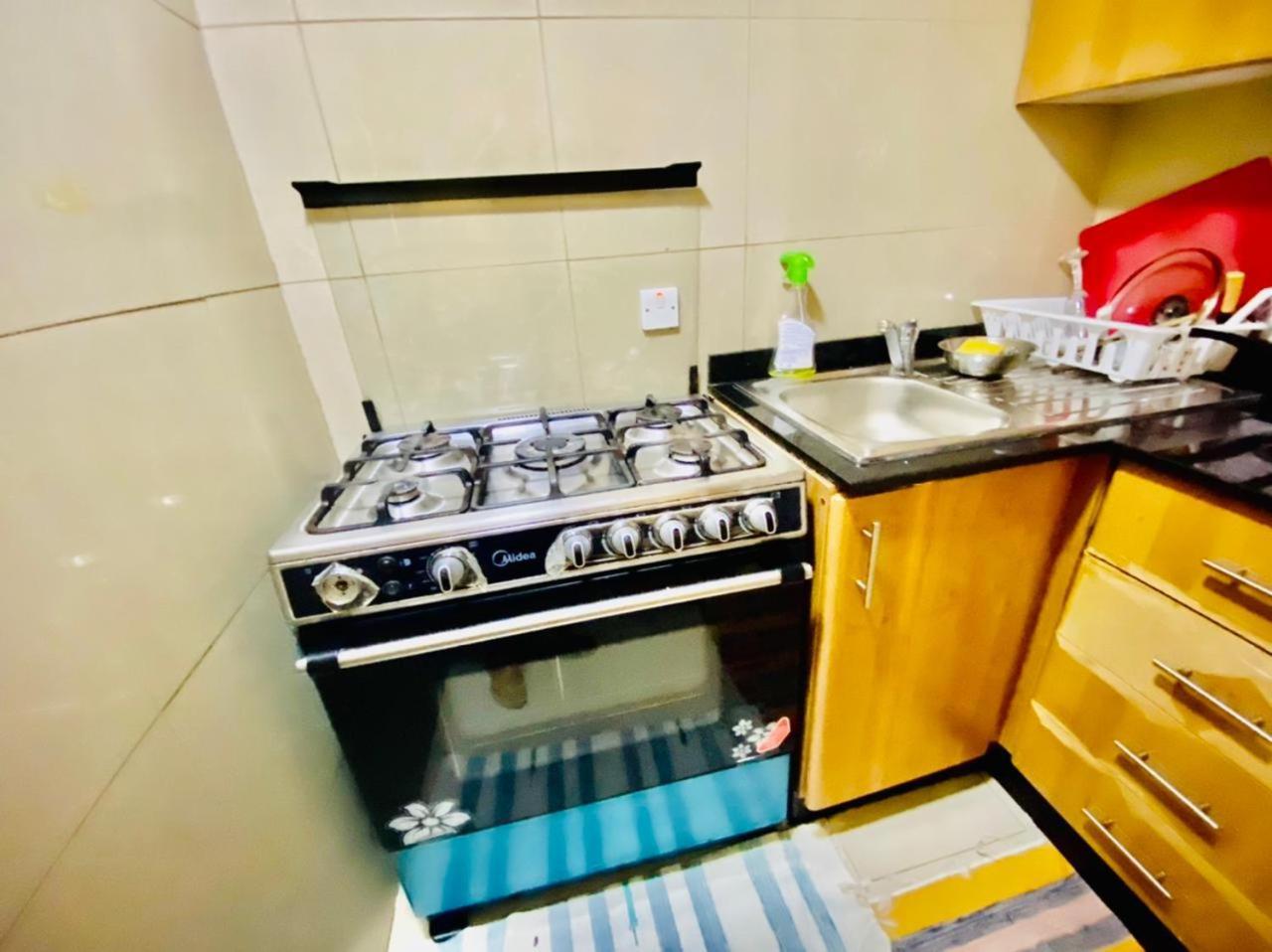 Small Budget Rooms For 'Girls' Only In Dubai, Marina Exterior foto